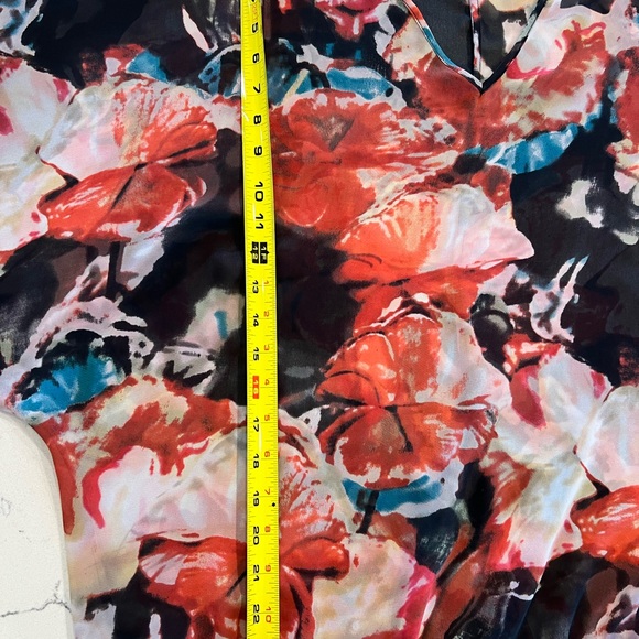 Carmen Marc Valvo Sheer Floral V-Neck Blouse Size L - Picture 3 of 8